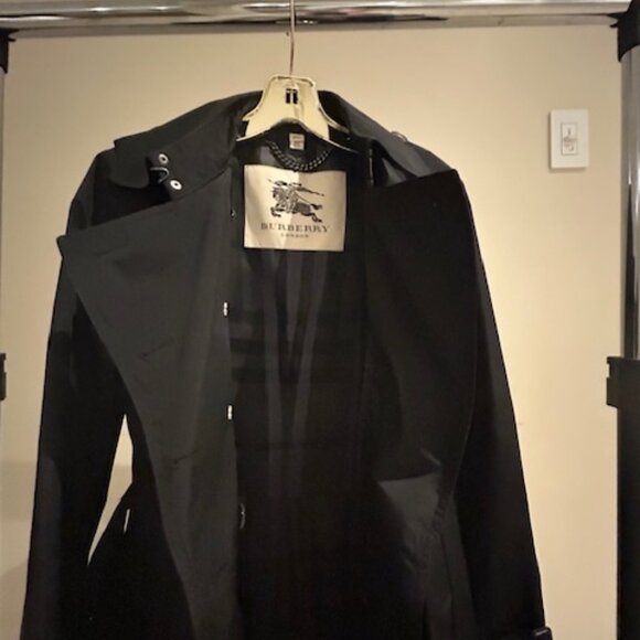 BURBERRY OPERA COAT SIZE 6 - Picture 2 of 2